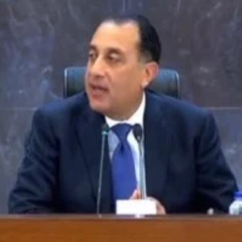 الدكتور مصطفى مدبولى و الزميلة هند محتار