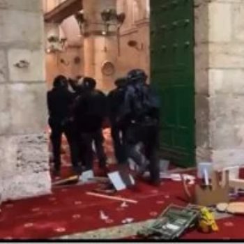 قوات الاحتلال الإسرائيلي تدنس المسجد الأقصى