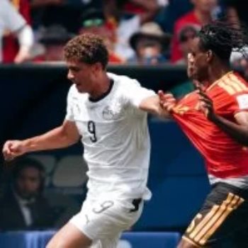 حمزة عبد الكريم مهاجم برشلونة ب والمنتخب الوطنى