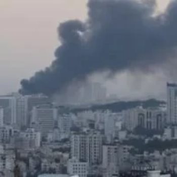 تعطل 116 برج اتصالات بعد قصف أمريكي على هرمزغان