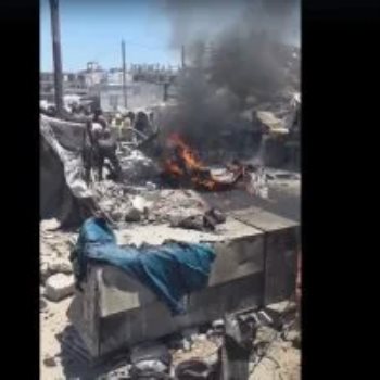 غارات إسرائيلية تستهدف سيارة في غزة