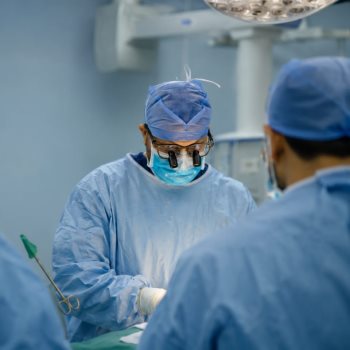 معجزة طبية في مستشفى الناس.. إنقاذ رضيع عمره 10 أيام من ورم خبيث بالكبد