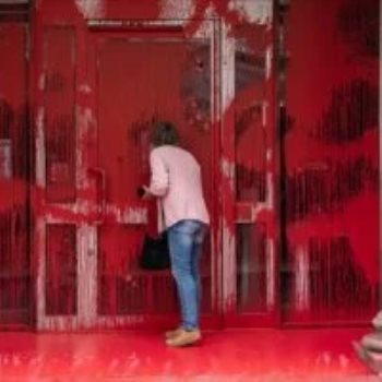 بنك باركليز فى بريطانيا بعد استهدافه