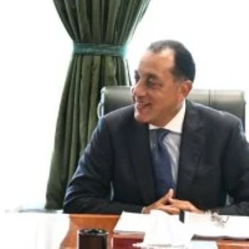 الدكتور مصطفى مدبولي رئيس مجلس الوزراء وحسن عبد الله محافظ البنك المركزي