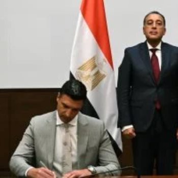 توقيع مذكرة تفاهم بين وزارة الصناعة ومجموعة «لينج لونج» الصينية بحضور رئيس الوزراء