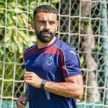 محمد صلاح يشارك في تدريبات طرابزون سبور