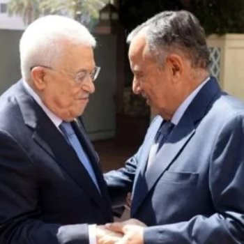 نبيل فهمى يستقبل الرئيس الفلسطيني بمقر الجامعة العربية