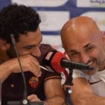 لوتشيانو سباليتي المدير الفني لفريق يوفنتوس مع محمد صلاح