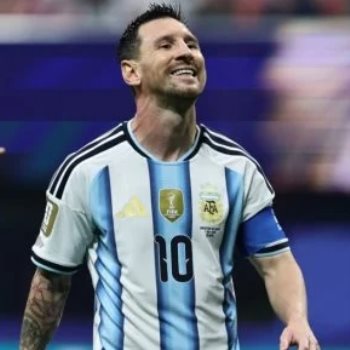 ميسي قائد منتخب الأرجنتين