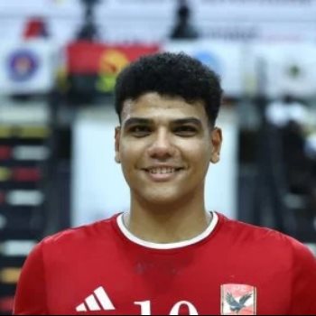 محمد عماد أوكا لاعب فريق رجال كرة اليد بالنادى الأهلى