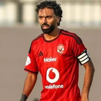 حسين الشحات لاعب فريق الأهلى