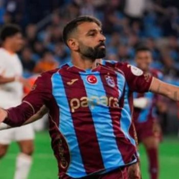 محمد صلاح نجم فريق طرابزون سبور