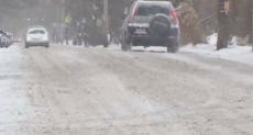  الثلوج تشل الحركة المرورية بنيويورك