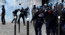 اشتباكات عنيفة بين الشرطة الفرنسية ومحتجين بالشانزليزيه