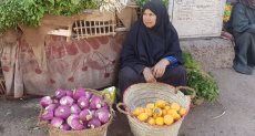 السيدة أمنة تبيع الخضروات