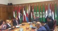 السفير حسام زكى خلال لقاءه مع محررى الجامعة العربية