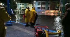 فرق الطوارىء تنقذ شوارع مطروح من الغرق