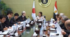 وزيرة الاستثمار تلتقي السفير الياباني