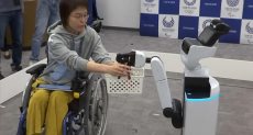 روبوت يخدم متحدى الإعاقة