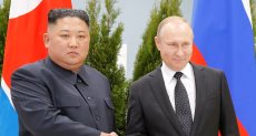 الرئيس الروسي فلاديمير بوتين وزعيم كوريا الشمالية كيم جونج أون. 