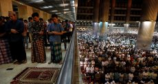  أداء الصلاة فى إندونيسيا