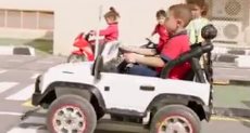 تعليم مهارة قيادة السيارات للأطفال