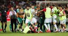 اشتباكات لاعبى الجزائر والسنغال