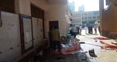 مواطن يستغل مدرسة ببنها ويذبح بها عجلا