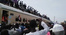 قطار عطبرة يصل الخرطوم محملا بآلاف السودانيين