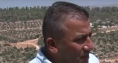 أحد الفلسطينيين يروي مأساته مع سياسة إسرائيل