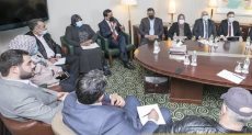 أعضاء المجلس الرئاسى الليبى مع أعضاء لجنة الحوار