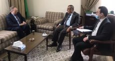 الأمين العام المساعد لشؤون فلسطين سعيد أبو على خلال استقباله سفير الاتحاد الأوروبى