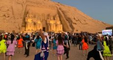 4000 سائح مصري وأجنبي يشهدون ظاهرة تعامد الشمس