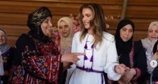 أردنيات تحتفلن بعيد ميلاد الملكة رانيا
