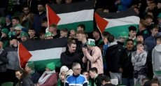 أعلام فلسطين في مباراة أيرلندا واليونان