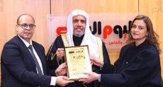 دوت مصر يكرم الدكتور محمد بن عبد الكريم العيسى أمين رابطة العالم الاسلامى