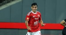 أشرف بن شرقى لاعب الأهلى