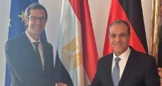 وزير الخارجية يلتقي مستشار الامن القومى بالمستشارية الألمانية