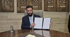 احمد الشرع يوقع الاتفاق مع قسد