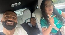 محمد صلاح مع ابنتيه مكة وكيان