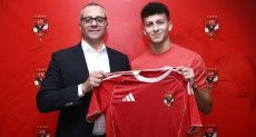علي محمود لاعب الأهلي الجديد