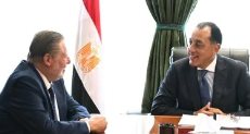 الدكتور مصطفى مدبولي رئيس مجلس الوزراء وحسن عبد الله محافظ البنك المركزي