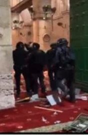 قوات الاحتلال الإسرائيلي تدنس المسجد الأقصى