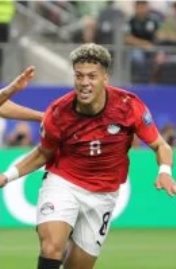 إمام عاشور لاعب الأهلي